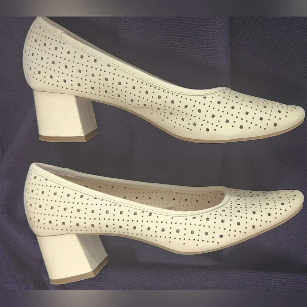 Cliffs By White Mountain Women's Off White Leather 1.75